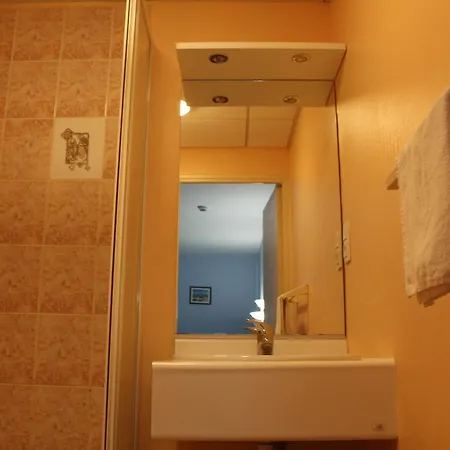 Отель Le Voltaire 3*