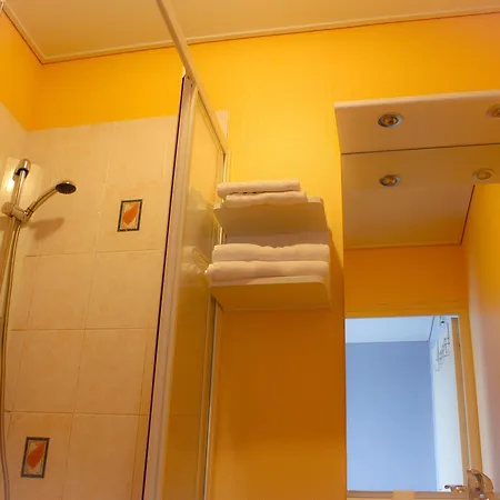 Le Voltaire 3*