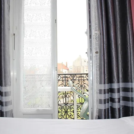 Le Voltaire 3*