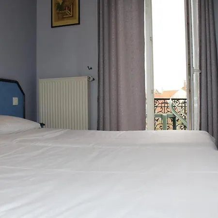 Отель Le Voltaire 3*