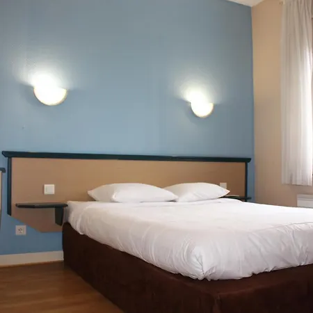 Отель Le Voltaire 3*