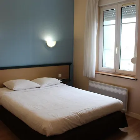 Le Voltaire 3*